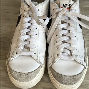 Nike Blazers Low-size 7.5, excellent condition!